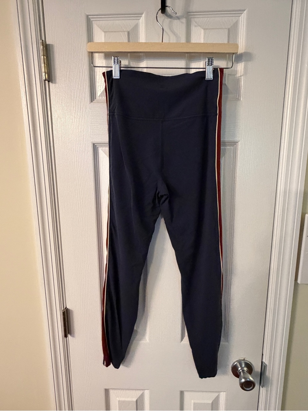 🆓 B2G1 FREE all in motion Navy Leggings with Burgundy and White Side Stripes - Picture 5 of 6